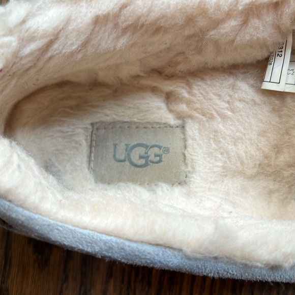 Ugg Slippers - Picture 5 of 6